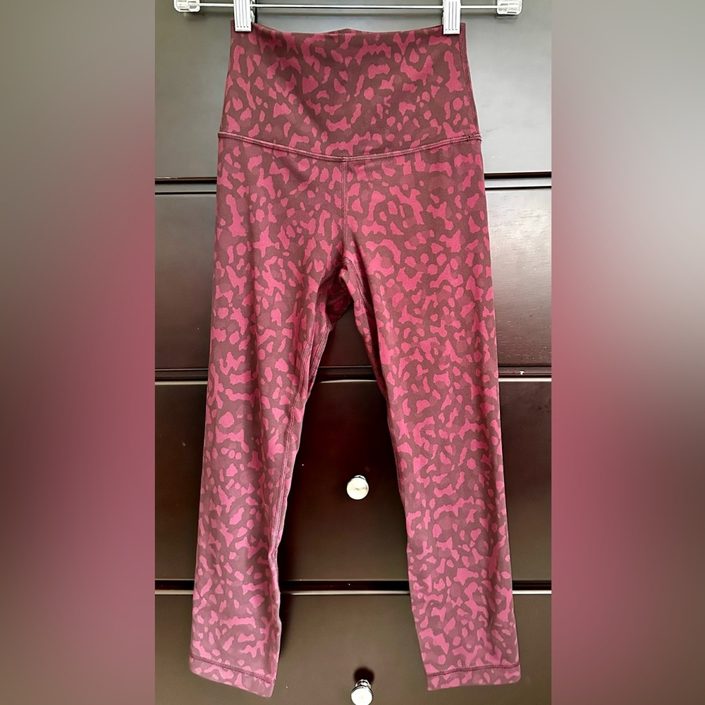 Lululemon Wunder Train High Rise 23” Crop Leggings